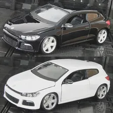 Bburago 1:24 Volkswagen Scirocco R Белая имитационная модель автомобиля из сплава, коллекционная игрушка для подарков