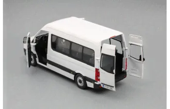 VOLKSWAGEN Crafter Bus, white