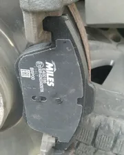 Тормозные колодки Miles (Semi-Metallic) передние для Volkswagen Tiguan I 2007-2018. Артикул E100186