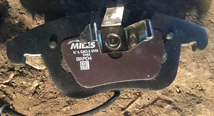 Тормозные колодки Miles (Semi-Metallic) передние для Volkswagen Tiguan I 2007-2018. Артикул E100186-3