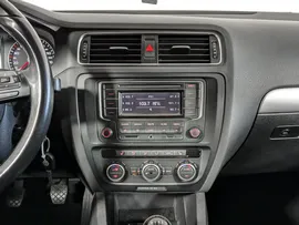 Volkswagen Jetta 2013 1.6 л. 2WD механика
