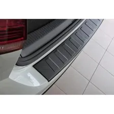 Накладка на задний бампер (карбон) Volkswagen Tiguan II (2016-)