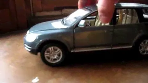 Отзыв о Volkswagen Touareg V10 TDI в масштабе 1/18 от Bburago