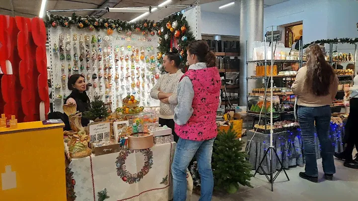 Киев ярмарка Новый год маркет подарков, посуда, новогодний декор, мягкие игрушки.