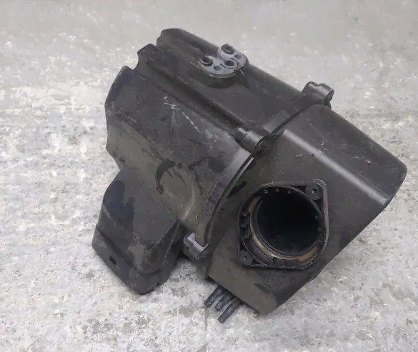 Корпус воздушного фильтра Volkswagen Polo 4 поколение (2001-2005), 5865140-0