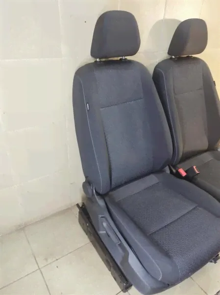 Сиденья передние для VOLKSWAGEN Caddy 4 2K5881805MQ-3