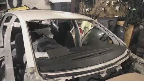 Как срезать лобовое стекло на VW Polo Sedan