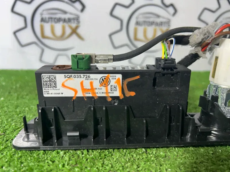 Гнездо USB\AUX Volkswagen Tiguan 2019 2 2.0TSI 5qf035726 в Москве-2