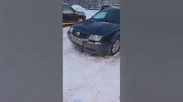 провожает светом фар VW BORA