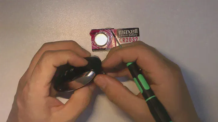 Замена батарейки в ключе Туарег NF. Replacing the battery in the key Touareg NF