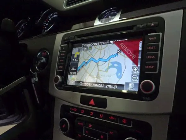 Головное устройство (мультимедиа FlyAudio) в штатное место для Volkswagen Passat B7 2010--0