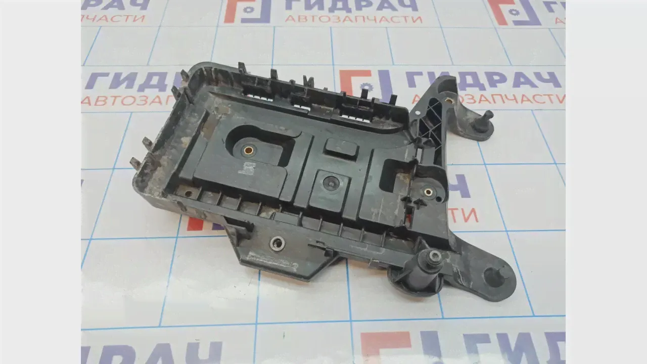 Крепление АКБ Volkswagen Golf Plus (Mk5) 1K0915333H.