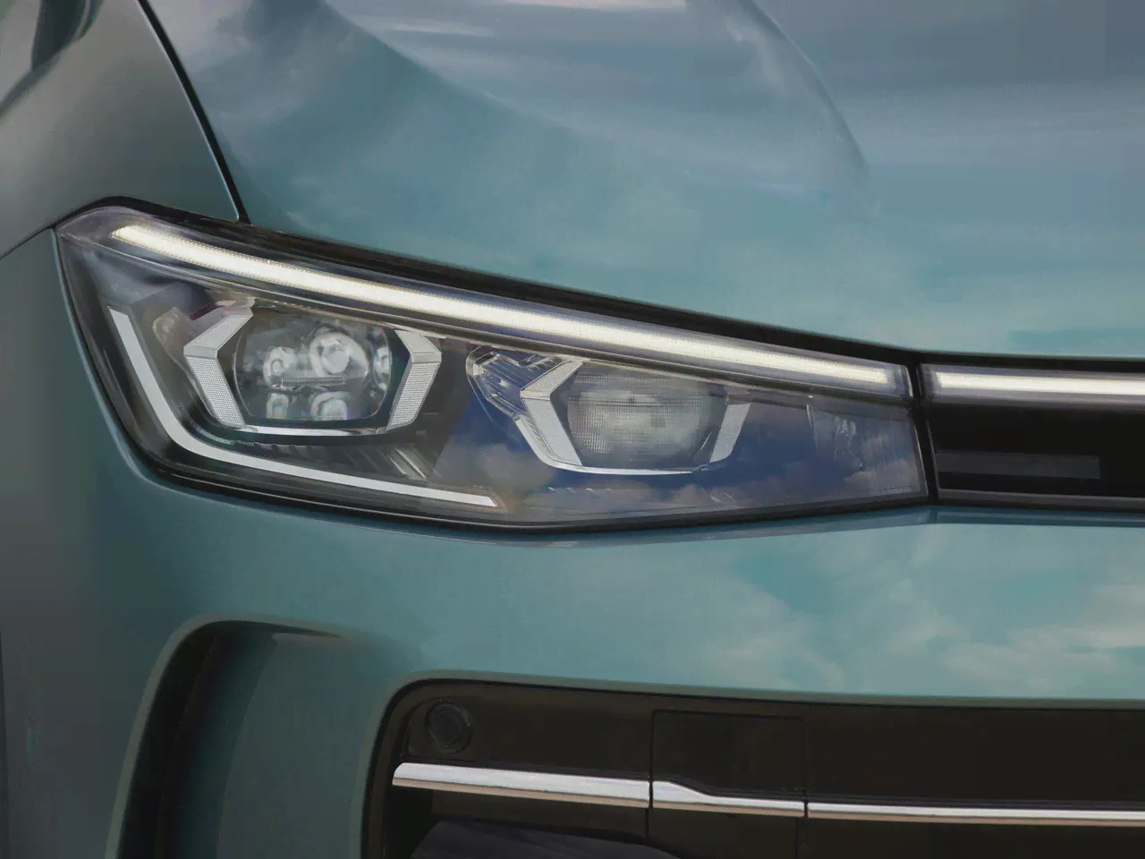 Volkswagen PASSAT 2023 года-3