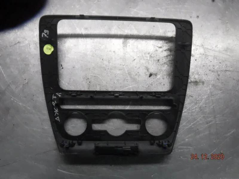 Накладка панели приборов Volkswagen Jetta 2013 6 CFNA 5C6858069B в Стерлитамаке-3