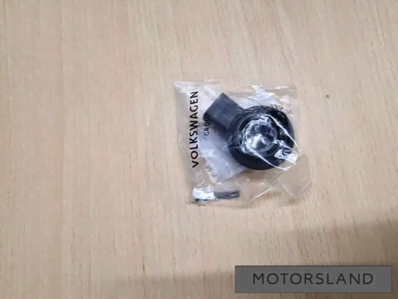 Патрон лампы фары Volkswagen Polo Sedan 5 2019г. (артикул 091-1384)-1