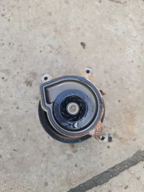 Насос антифриза (помпа) Volkswagen Passat B6 2009г. (артикул 018-27802688)-2
