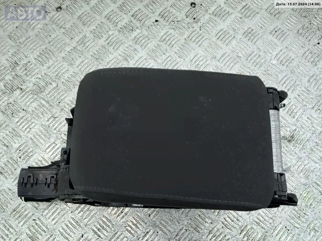 Подлокотник Volkswagen Golf-5-0
