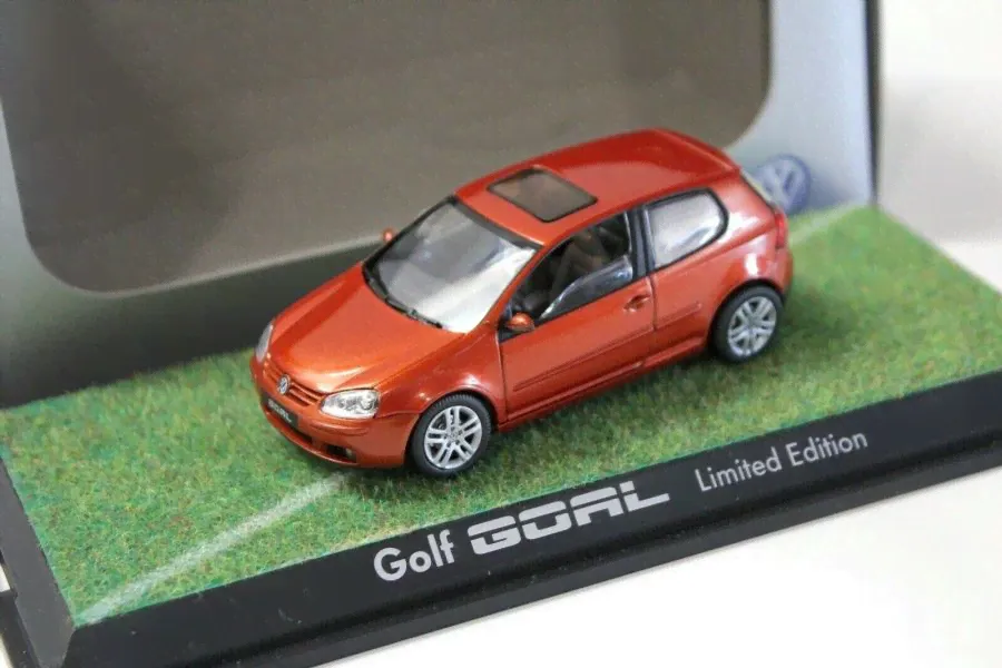 VOLKSWAGEN GOLF V SERIE GOAL (SCHUCO) 1/43-2