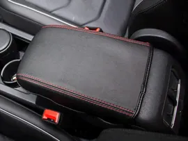 Volkswagen Tiguan (17–) Накидка на крышку подлокотника, кожзам. Цвет шва черный.