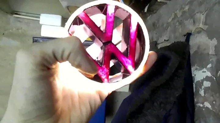 Светящийся значек на Volkswagen