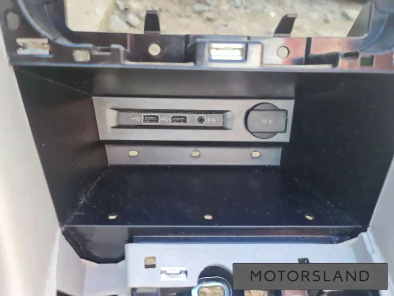 Разъем AUX / USB Volkswagen Tiguan 2 2018г. (артикул 018-43266445)-1
