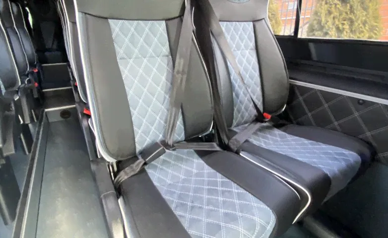 Микроавтобус Volkswagen Crafter с повышенной комфортностью пассажира спереди-2