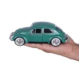 Машинка коллекционная Volkswagen Beetle 1966 Motormax масштаб 1:24