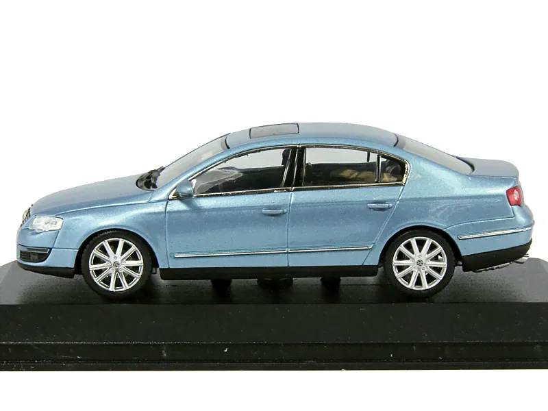 Масштабная модель Volkswagen Passat B6 chrystal blue лучшая цена!-2