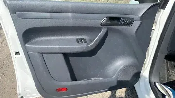 Снимаю Лев. Карту Volkswagen Caddy  2012 год  Как снять карту левой  передней двери ?