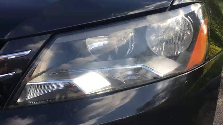 Замена всех ламп в передней фаре автомобиля Volkswagen Passat NMS