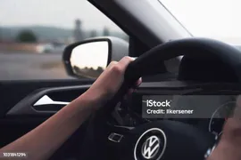 Volkswagen Polo Руль С Логотипом — стоковые фотографии и другие картинки Volkswagen - Volkswagen, Только одна женщина, Водить