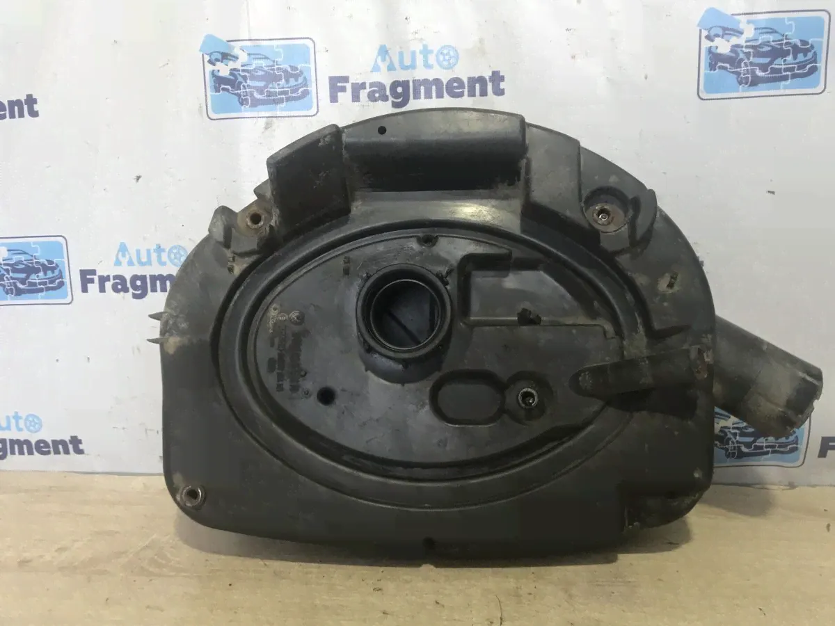 Корпус воздушного фильтра Volkswagen Polo III 1997 030129611N в Санкт-Петербурге-0