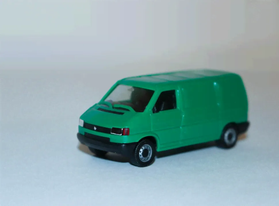 041614 Автомобиль Volkswagen T4 Kasten 1:87 Цвет зелёный